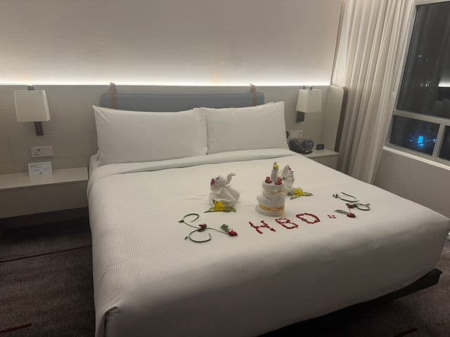 曼谷住宿 | DoubleTree by Hilton Ploenchit：深夜升等套房，還幫媽媽慶了生
